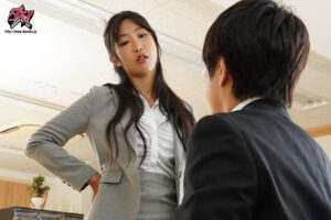 【巨乳 中出し】厳格な巨乳上司にママ活で遭遇したら、子宮密着ホールド求愛されてオレの中出しで本当のママにしてしまった件。 水川スミレ│ダスッ!│dass00536
