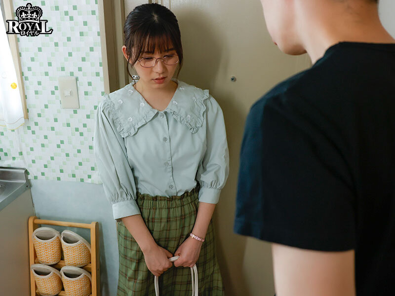 【巨乳 中出し】王様ゲームで急接近した隠れ淫乱な地味巨乳と、一泊二日のラブラブ中出しセックス。 五日市芽依│HHHグループ│royd00174