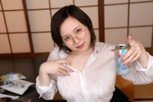 【巨乳 中出し】【VR】出張中、台風で新幹線が運休で帰れなくなり、地味な巨乳女上司と相部屋一泊 田中ねね│KMPVR│vrkm01460