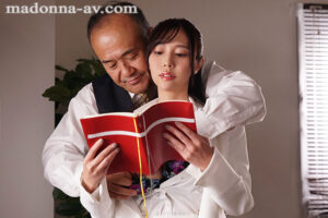 【巨乳 中出し】人妻秘書、汗と接吻に満ちた社長室中出し性交 誰もが想い描く『理想の秘書』がここに…。 上羽絢│Madonna│juq00551
