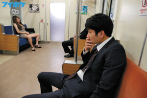 【巨乳 中出し】最終電車で向かいの●っ払い女が突然自慰!?2人きりの車内で勃起したら痴女られた。(喰われた) 天海つばさ│ティッシュ│ipx00745
