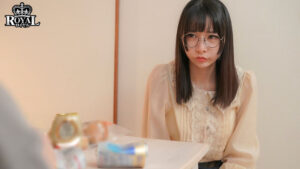 【巨乳 中出し】王様ゲームで急接近した隠れ淫乱な地味巨乳と、一泊二日のラブラブ中出しセックス。 雛乃ゆな│HHHグループ│royd00247