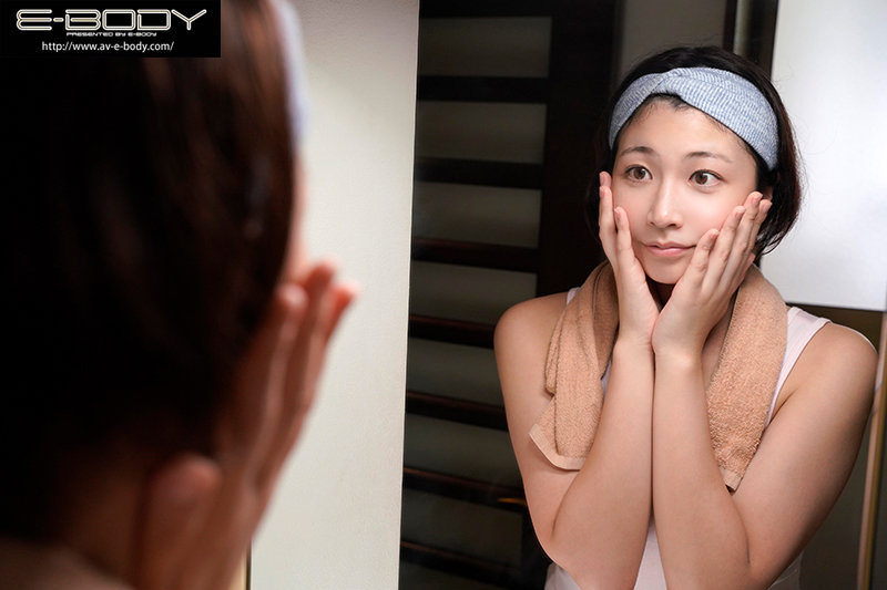 【巨乳 中出し】残業中に大雨で帰れなくなり面倒見の良い先輩宅に泊まることに…濡れた豊満ボディと無防備なパジャマ姿に興奮した僕は嫁がいるのに朝まで何度も不倫中出し 瀬田一花│E-BODY│ebod00874