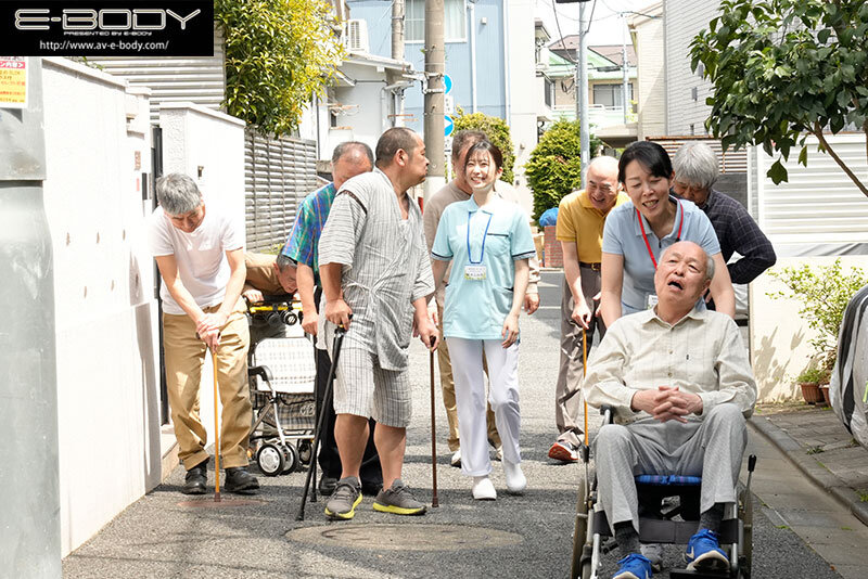 【巨乳 中出し】優しくて断れない人妻介護士は 真っ白な女体を高齢者に貪られ… 濃厚こってり計16P乱交 柏木ふみか│E-BODY│ebwh00267