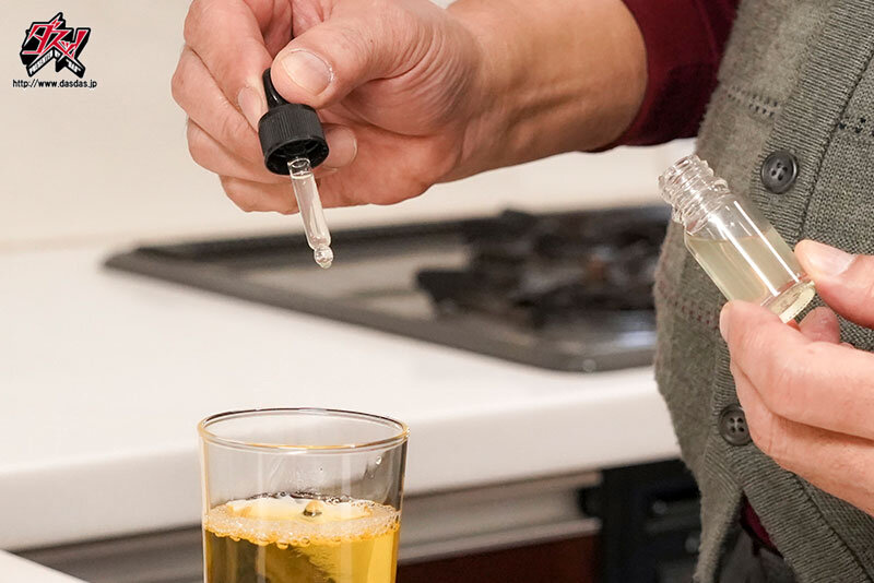 【巨乳 中出し】色白スレンダー巨乳の彼女が親父プロデューサーに寝取られ種付けプレスされていた。 胡桃さくら│ダスッ！│dass00183