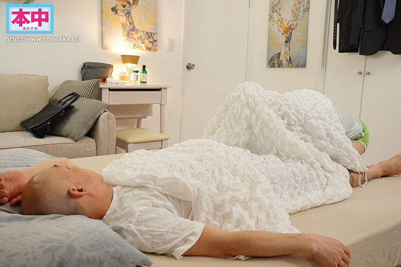 【巨乳 中出し】嫁の連れ子が娘に嫉妬して…オレ（義父）と布団の中で 濃厚ベロキス連続中出しが止まらない同居生活！ 柏木こなつ│本中│hmn00486