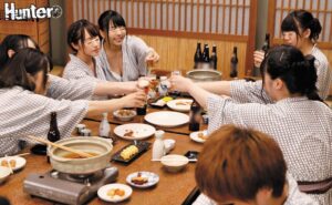 【巨乳 中出し】社員旅行でやって来た温泉旅館に男はボク1人だけで、酔っ払った巨乳女子社員たちとまさかの混浴風呂に！！社員旅行で温泉旅館に来たのはいいけど…│HHHグループ│hunta00708