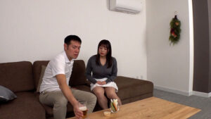 【巨乳 中出し】夫の看病に疲れた倅の嫁を自慢の巨根でイカセまくる義父！禁断の行為に溺れる嫁との官能エロス！│即ヌキ│h_1724p118g00001