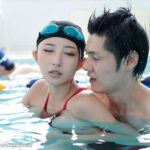 【巨乳 中出し】市民プールで息子が友達と遊んでいる8時間、私は息子が通う水泳教室のコーチと不倫SEXに溺れて…。 北野未奈│溜池ゴロー│mfyd00086