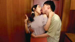 【巨乳 中出し】泣きジコりNTR もうすぐ海外留学する僕が近所の人妻さんと別れを惜しんで泣きながら夢中でSEXした話 美咲かんな│卍GROUP│nkkd00301