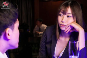 【巨乳 中出し】まだイッてないってば!! 煽られるとすぐムキになる即イキ女上司のエビ反り絶頂 黒川すみれ│ダスッ!│dass00180