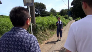 【巨乳 中出し】東京から田舎に撮影にきたナンパ隊！散歩中の色白熟女をナンパしてお宅拝見！そのまま3P乱交中出しSEX！│即ヌキ│h_1724a107g00007