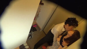 【巨乳 中出し】【寝取られすぎる妻】間男に跨って楽しそうに不倫セックスするなよ! 星野ひびき│左曲がりのダンディ│h_1787mcsr16002