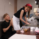 【巨乳 中出し】時給アップのためにオジサン店長の濃度高めのねっとり愛撫と年齢に逆らうバリカタち〇ぽSEXでアクメる巨乳看板娘は中出しも仕事もできる。 藤井蘭々│FALENO star│1fns00104