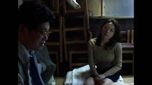 【巨乳 中出し】歌舞伎町でカウンターしかない小さなのみ屋を営む美人女将。昭和の雑多な新宿で客引きの男と借金取りに追われる男との官能ポルノドラマ！│即ヌキ│h_1724p135g00006