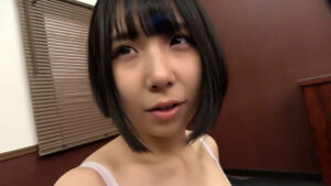 【巨乳 中出し】短髪が似合うコは美女の証！黒髪ボブでパッチリ二重のアイドル系！むしゃぶりつきたいハリのある胸がたまらない天然娘をいただきます！│即ヌキ│h_1724u001i00001