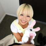 【巨乳 中出し】【VR】甘あまトロトロ赤ちゃん返りデリヘル 金髪むちむちボディと母性にオギャリ射精不可避！！ 規格外のサービスで日々に疲れたアナタを究極の安らぎを与えてくれるアリスママ 乙アリス│KMPVR│vrkm01824