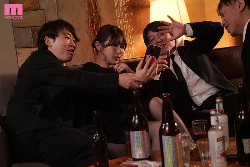 【巨乳 中出し】法事同窓会NTR ヤンチャな過去を持つ妻が6年ぶりに仲間の法事で地元に帰った 再会した地元のゲス友たちに酔わされて昔のヤリマンに戻った妻の寝取られ中出し映像 葵いぶき│MOODYZ DIVA│mida00624