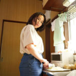 【巨乳 中出し】素人妻が一般大学生の自宅にコンドーム1つ渡され一泊 一度のゴム姦では満足できず宿泊中2度もガチ中出しを許してしまう 騎乗位で天然柔乳が揺れるGカップ眼鏡妻 めぐみさん29歳│COSMOSPICTURES（ソフト・オン・デマンド）│1hawa00264