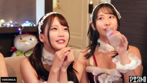 【巨乳 中出し】紅白の可愛いサンタコスを纏った美女たちと乱交SEX！抜群のプロポーションに度肝を抜かされた男たちはフル勃起！まさに性なる夜といわんばかりのクリスマスナイトに発展！【ことね/まいな/えみ/ななみ】Verえみ＆ななみ│----│1vrnc00090