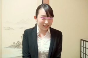 【巨乳 中出し】心優しい巨乳の新任教師限定！修学旅行中の男湯で教え子の男子○生たちのチ○ポの悩みを大きなおっぱいと手コキとフェラで解消してくれませんか！？初めて見た先生の裸に勃起が収まらない童貞生徒を優しく筆おろし！禁断の中出し連続射精SEX！！ まゆ│DEEP’S│dkra02501