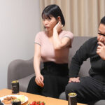 【巨乳 中出し】布団の中の密着ピストンでねっとり膣奥を突かれ夫に声をかけられずイキ堕ちた敏感妻は何度も絶頂を求める5│----│1nhdtc00219