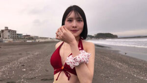 【巨乳 中出し】湘南ビーチで声をかけたビキニギャルが火照った身体をクールダウンさせる冷感ローションマッサージ体験！体温が下がるばずなのに【こっそり混ぜた媚薬】で性欲が覚醒！敏感になった乳首やクリをいじられ、ガニ股失禁イキ潮噴射！快感に負けて自分からデカチン…（KING-357）│素人バラエティー│1king00357