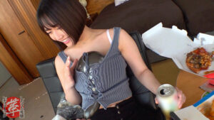 【巨乳 中出し】Fカップ女子がおしっこ射的やってみた！ななちゃんに革命を。Tバックの美尻に巨乳の恵体！底辺チューバーにエッチな企画をしてもらいますw小さなコップめがけ放尿！？窓際で立ちバック、風呂でオイルプレイ、コスプレでセックスの三本立て！！【しろうと変態革命… 葉山夏菜│SUKEKIYO│h_1760suke00023