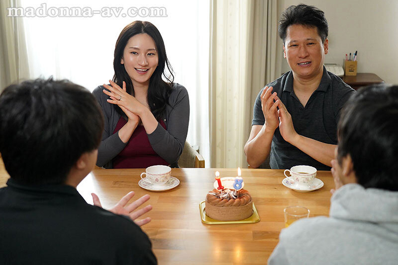 【巨乳 中出し】子供2人が巣立った我が家、18年ぶりに夫婦二人きり、狂おしいほど貪り合うセックス。 木村玲衣│Madonna│jur00824