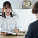 【巨乳 中出し】「お金も身長も顔面も自信ないなら…チ●ポで勝つしかないでしょう？」 非モテダメンズを緩急ヤバすぎ寸止めおま●こ騎乗位教育＆アメムチ淫語指導で爆モテチ●ポにしちゃうスパルタ痴女婚活アドバイザー 七瀬アリス│MOODYZ ニュージーニアス│mngs00066