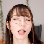 【巨乳 中出し】【VR】タヌキ垂れ目の可愛い後輩OLと突然のゲリラ豪雨で電車が止まってタクシーも長蛇の列で帰宅難民になってしまったので近くにあった簡易宿泊施設で一晩を過ごす事になったボク。おっぱいも大きく可愛くて社内でも人気の彼女には絶対手を出さないと決めていたが… 小花のん│Marrion Group VR│urvrsp00155