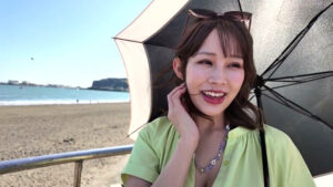 【巨乳 中出し】湘南地元妻乳首責め＆素股抜きチャレンジ！巨乳妻が「ごめんねぇッ」と子に謝りながら、ギン勃起デカチンを一心不乱に膣に擦り付け発情！罰ゲームのことなんか忘れて、自分から騎乗位で挿入！ナマ中出しをおねだり！！～あいこ編～│素人バラエティー│1king00363