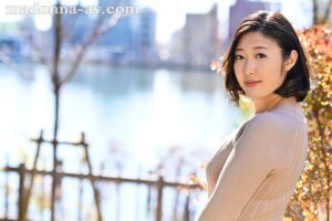 【巨乳 中出し】地元へ帰省した三日間、人妻になっていた幼馴染のお姉さんと時を忘れて愛し合った記録―。 水野朝陽│Madonna│jul00619
